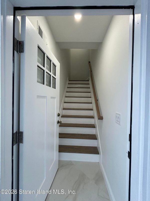 24 York Ave - Photo 4 of 12