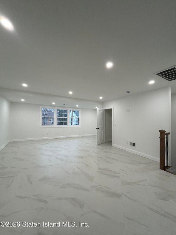 24 York Ave - Photo 5 of 12