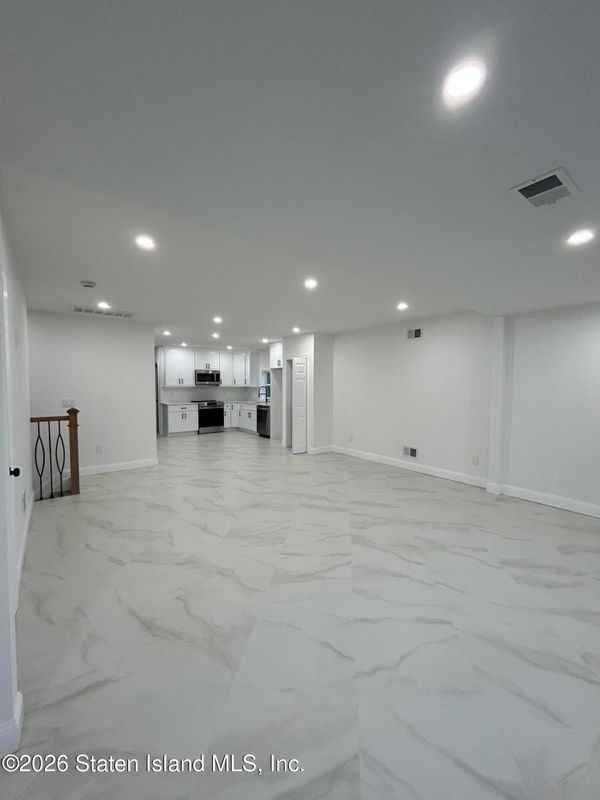 24 York Ave - Photo 7 of 12