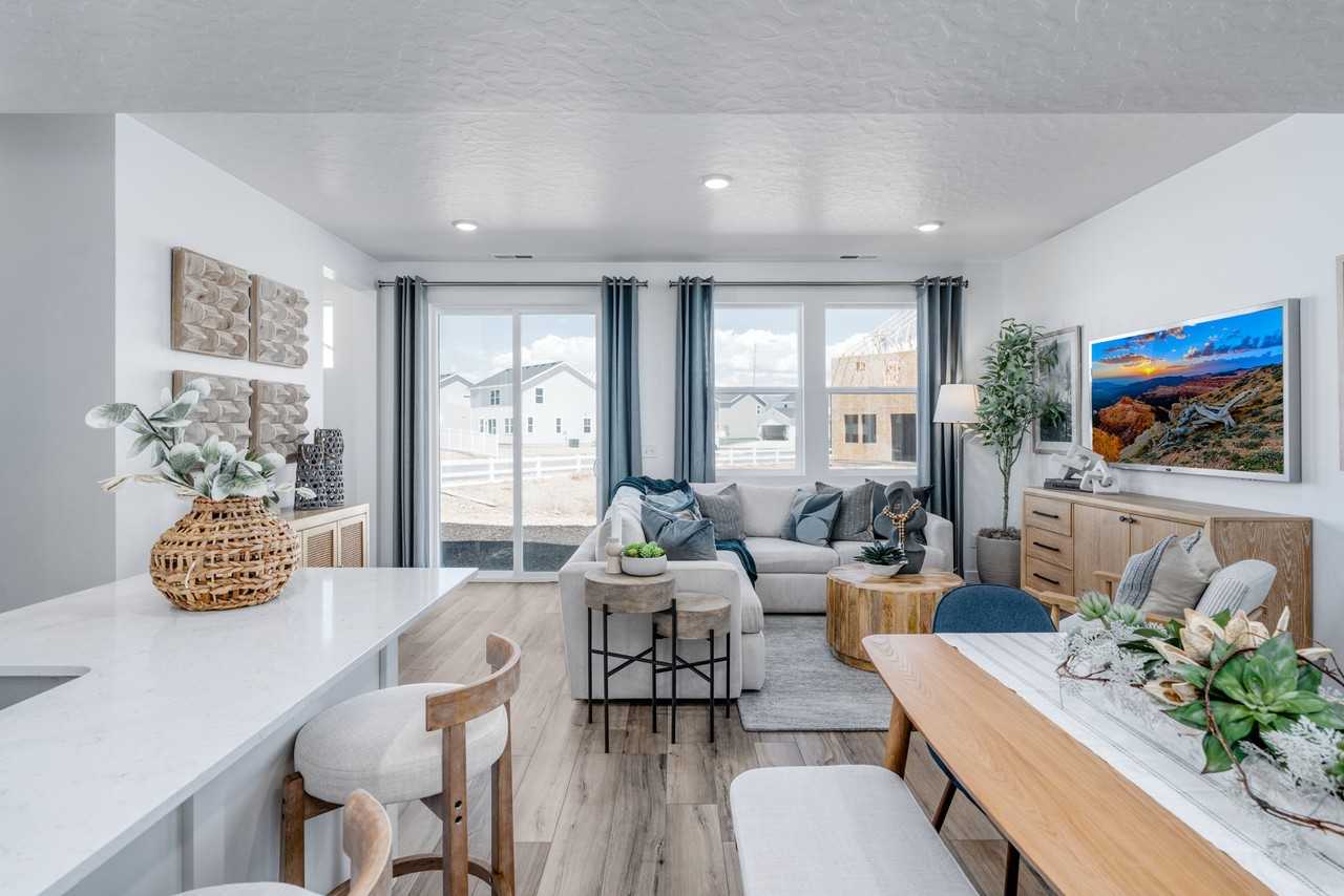 1566 N Summer Spgs Cv #1 - Photo 2 of 47