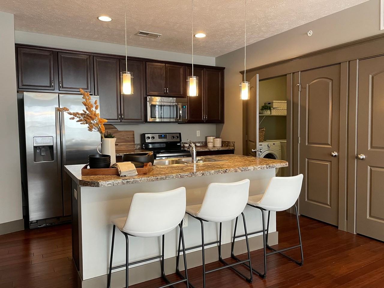 1010 on the Lake - Photo 2 of 28