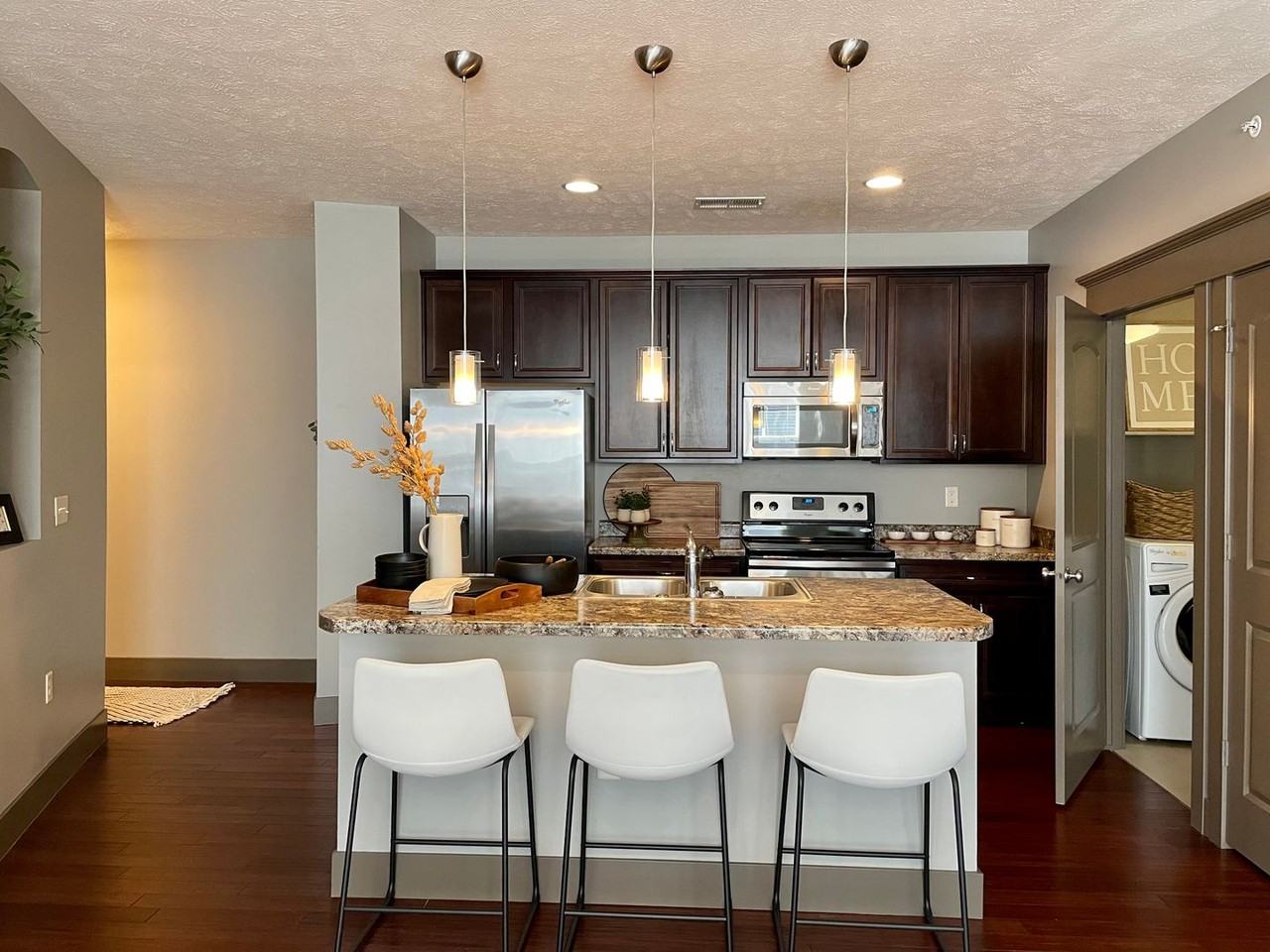 1010 on the Lake - Photo 4 of 28