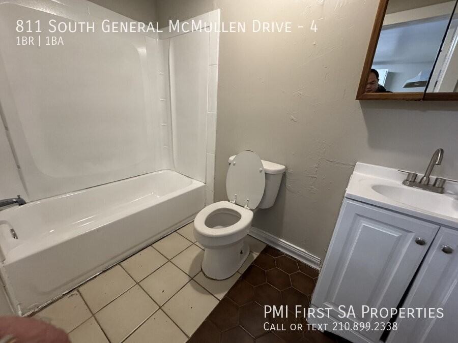 811 S General Mcmullen Dr #4 - Photo 7 of 7