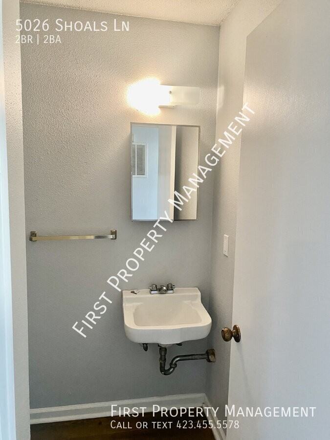 5026 Shoals Ln - Photo 6 of 18