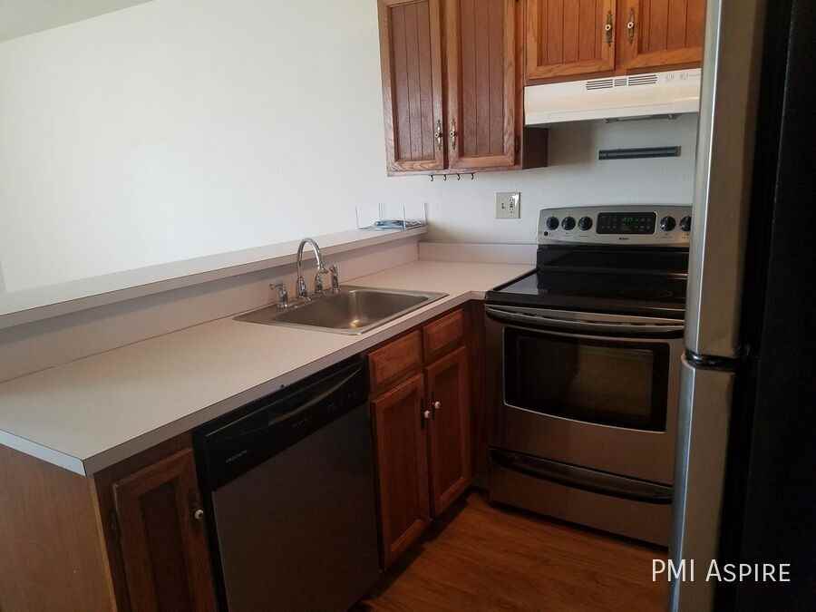 513 W Geneseo St #2 - Photo 4 of 7