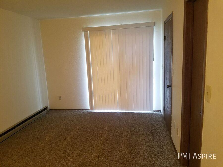 513 W Geneseo St #2 - Photo 5 of 7