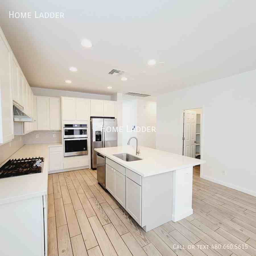 13337 W Lariat Ln - Photo 3 of 23