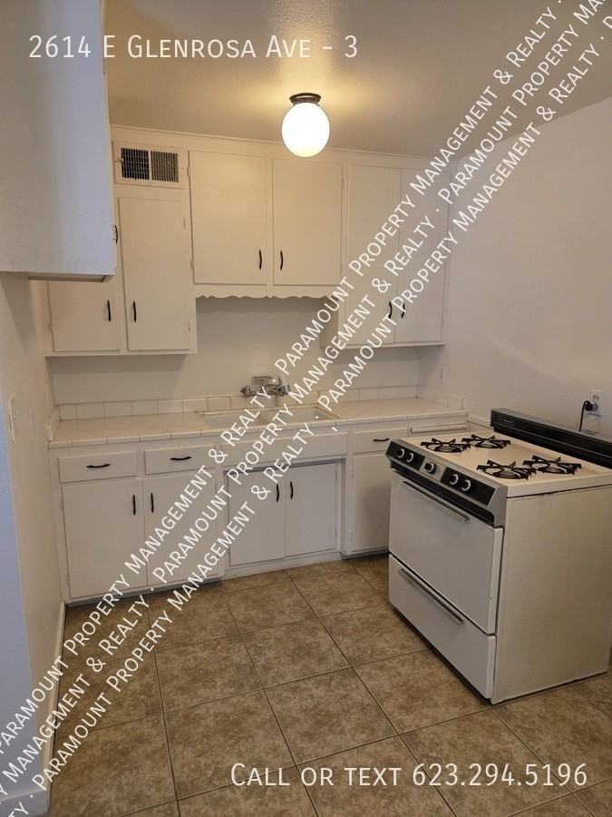 2614 E Glenrosa Ave #3 - Photo 6 of 12