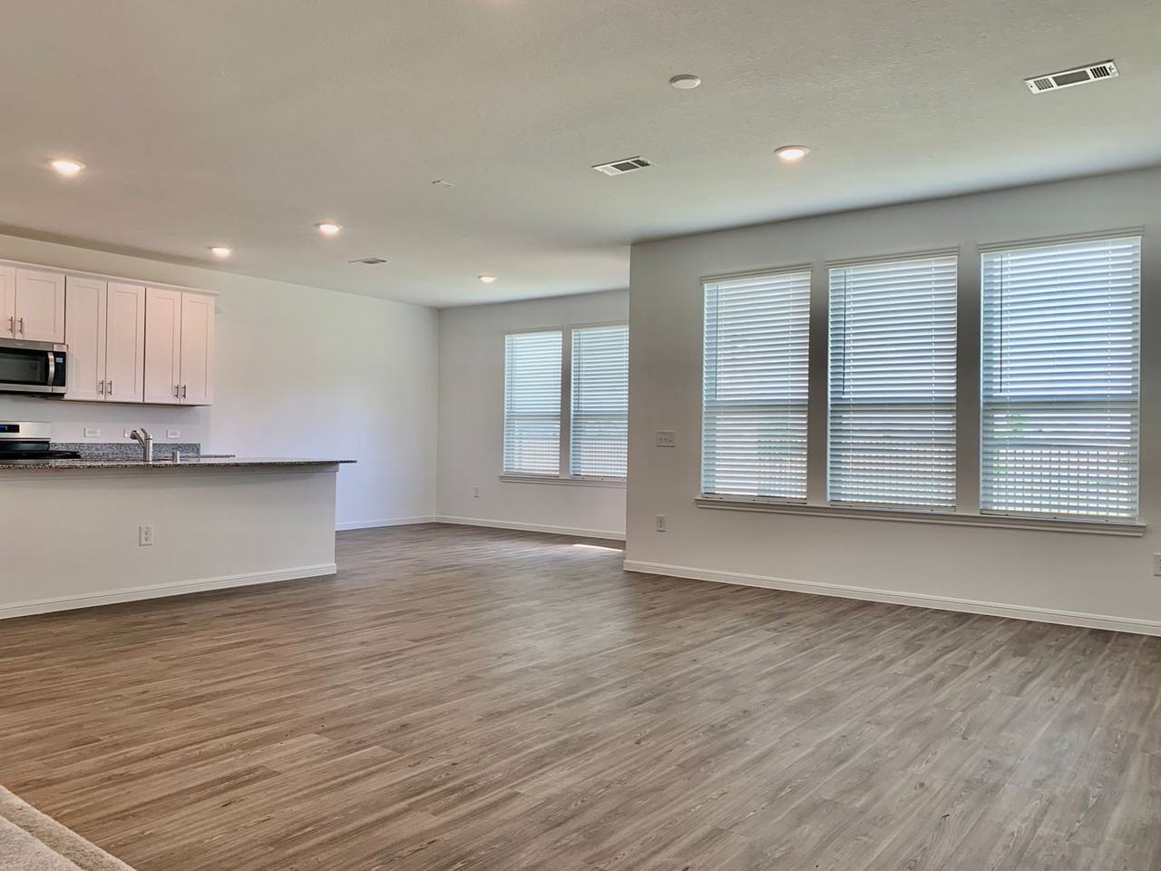 1024 Greenshank Dr - Photo 3 of 24