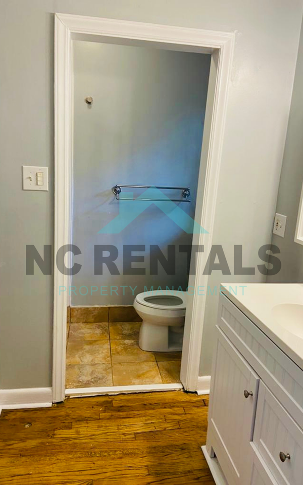 1212 Red Oak Ave - Photo 6 of 9