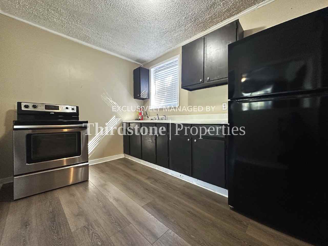 1136 Maynard St - Photo 5 of 20