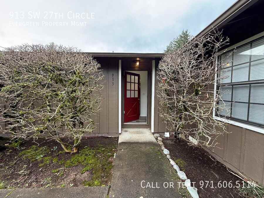 913 Sw 27th Cir - Photo 2 of 22