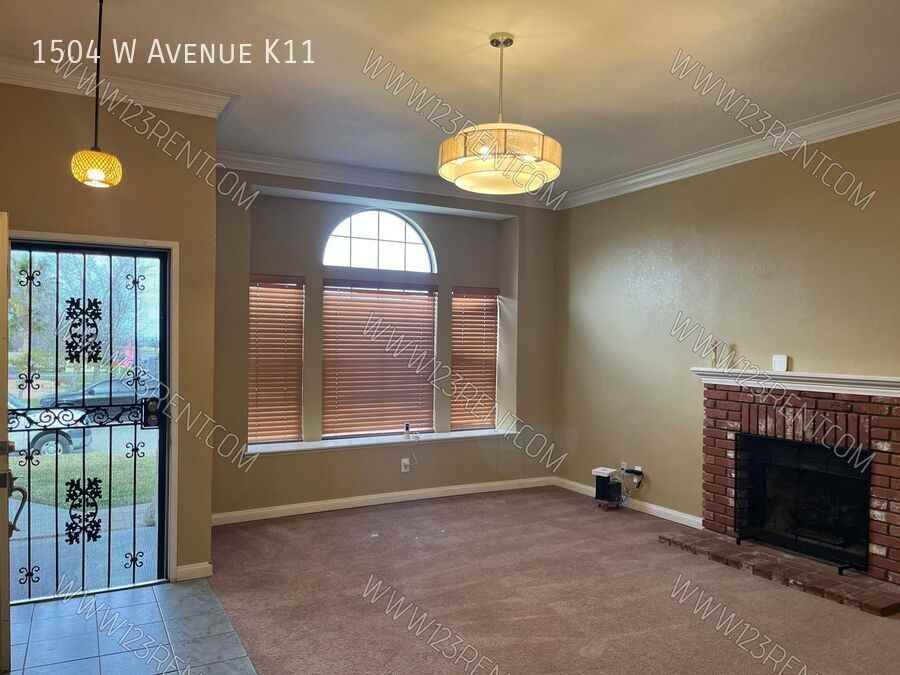 1504 W Avenue K11 - Photo 4 of 27