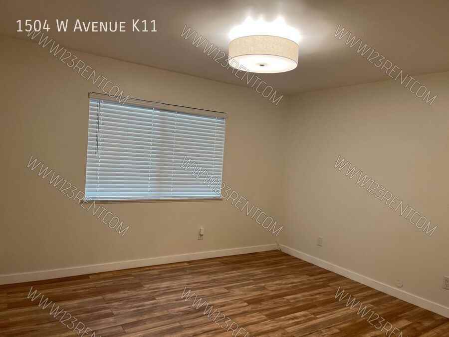 1504 W Avenue K11 - Photo 5 of 27