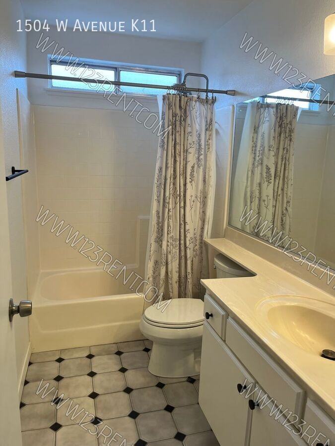 1504 W Avenue K11 - Photo 6 of 27