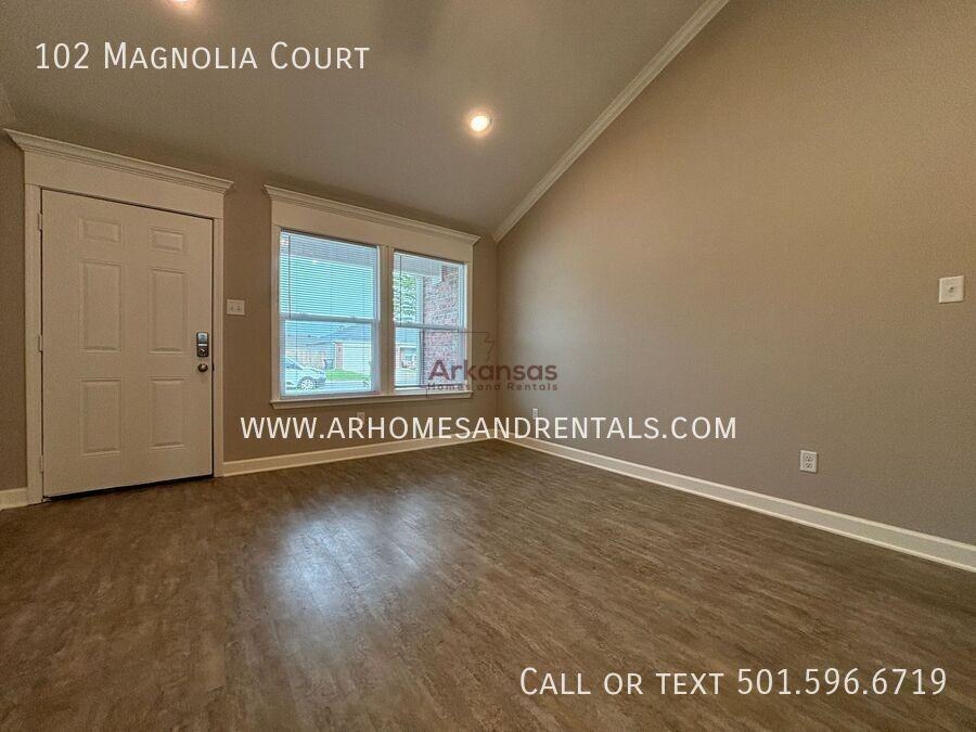 102 Magnolia Ct - Photo 2 of 9