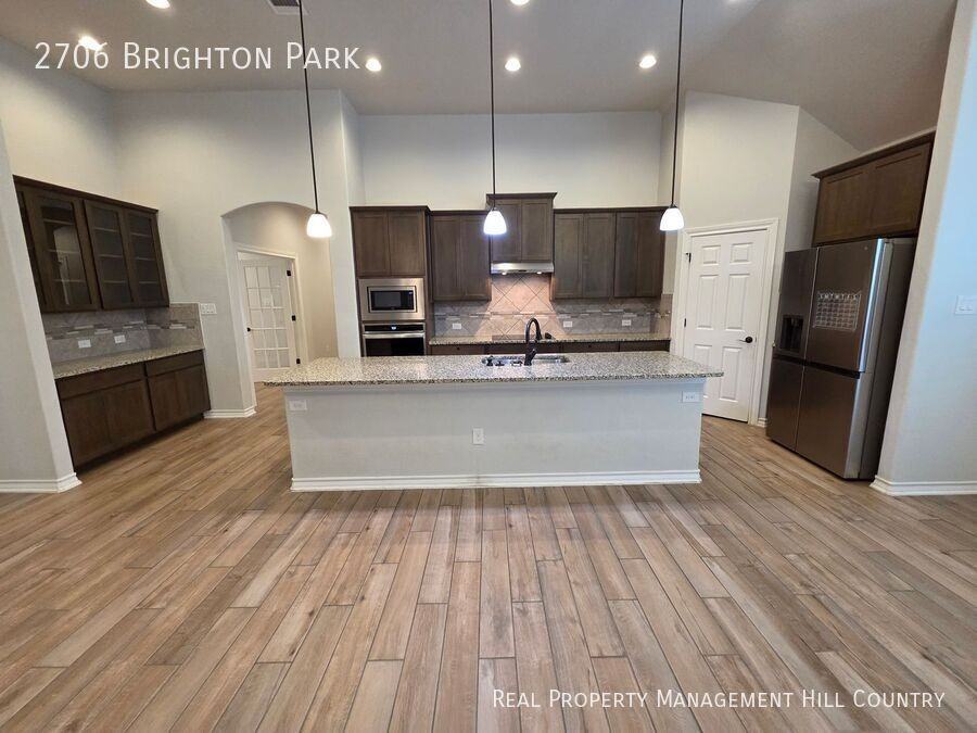 2706 Brighton Park - Photo 4 of 33