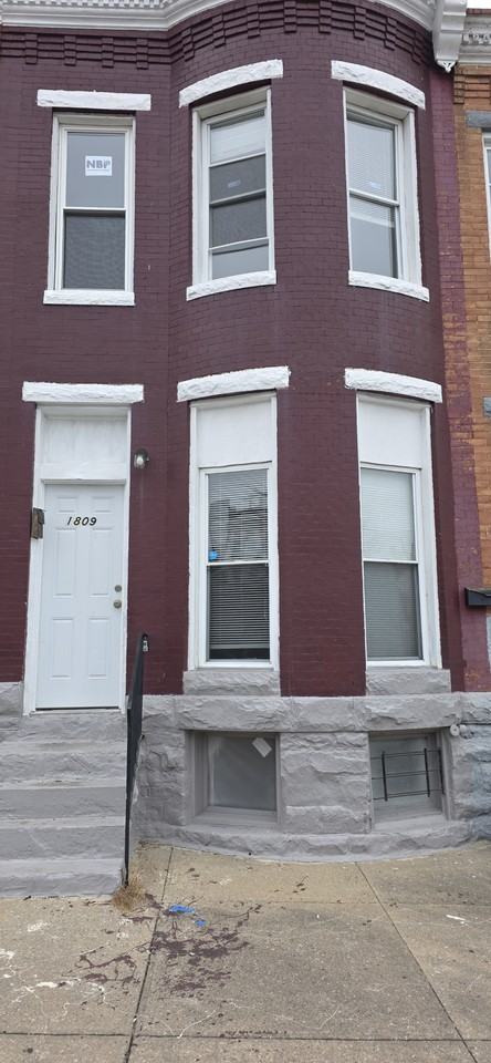 1809 N Pulaski St - Photo 2 of 6