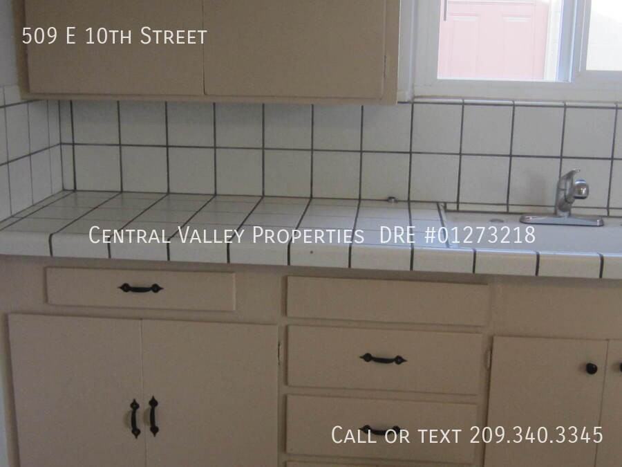 509 E 10th St - Photo 2 of 6