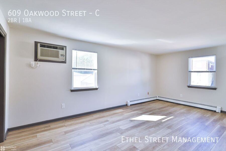 609 Oakwood St #C - Photo 7 of 19