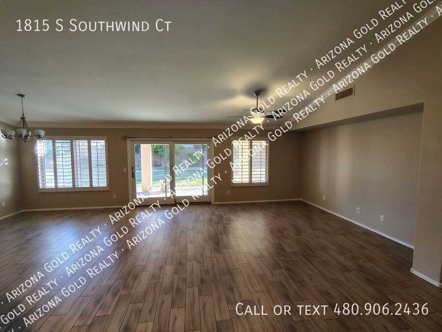 1815 S Southwind Ct - Photo 6 of 36