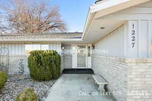 featured image of 1227 Fairway Dr Ne