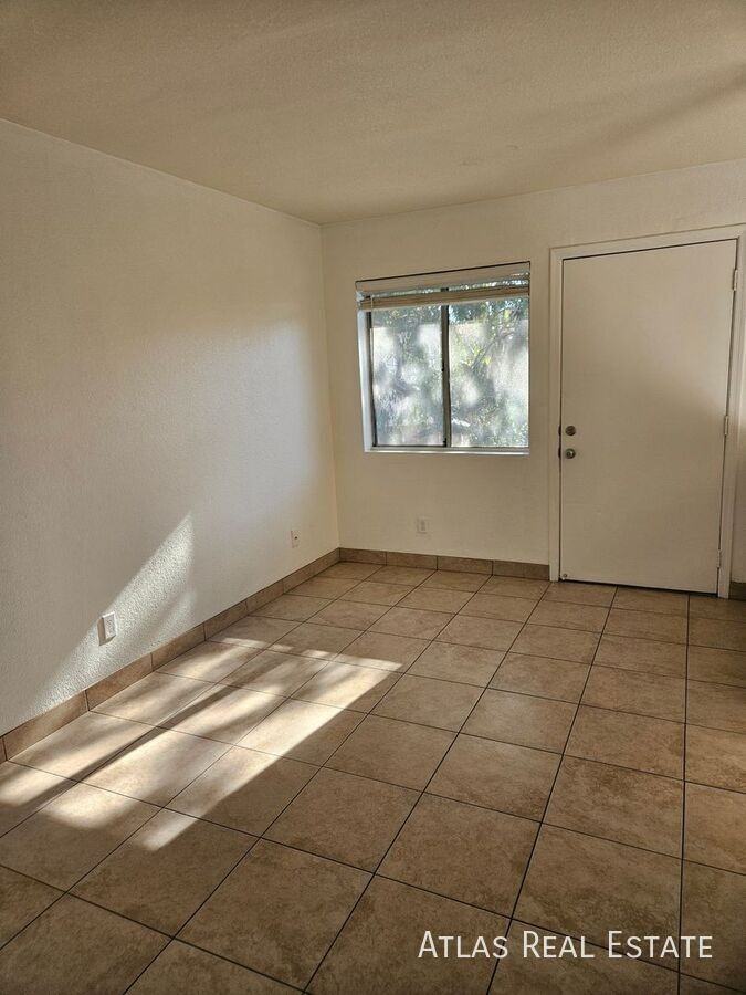 111 N Phyllis #202 - Photo 7 of 12