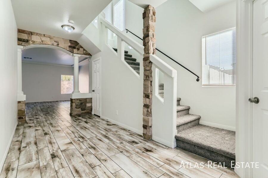 9992 Mills Reef Ct - Photo 3 of 33