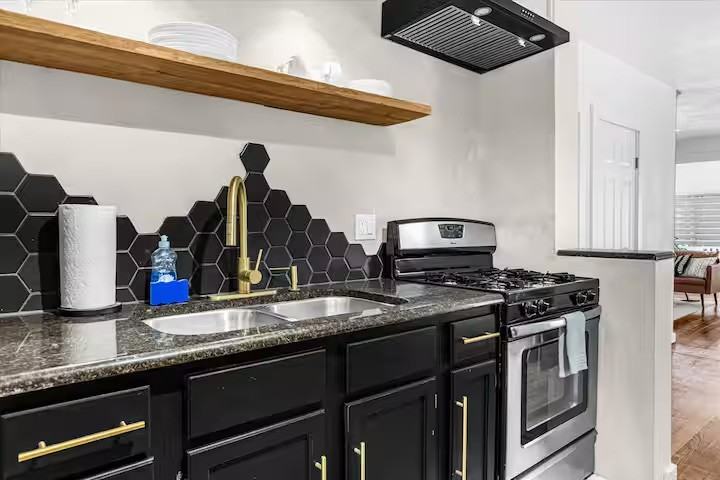 1916 Garvin St #1 - Photo 6 of 30