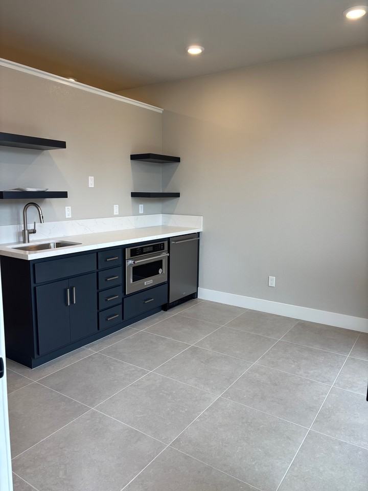 121 8th St #2 - Photo 3 of 8