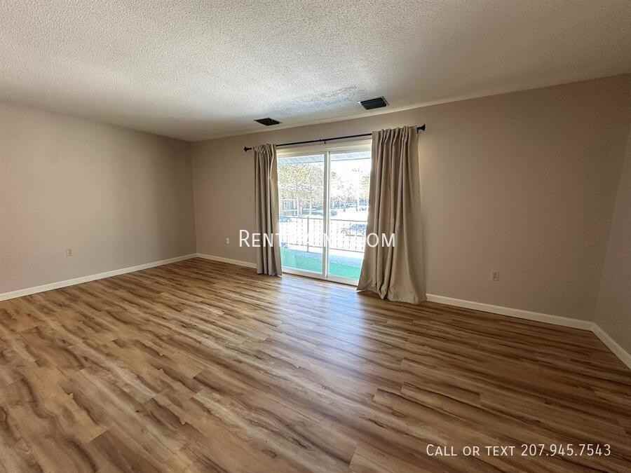 50 Longrale Park Apt C - Photo 3 of 15