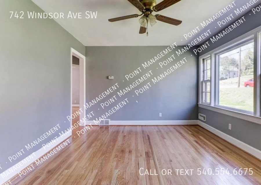 742 Windsor Ave Sw - Photo 3 of 17