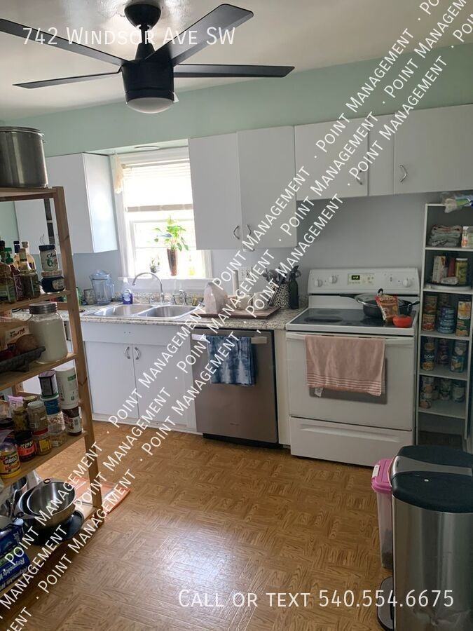 742 Windsor Ave Sw - Photo 5 of 17