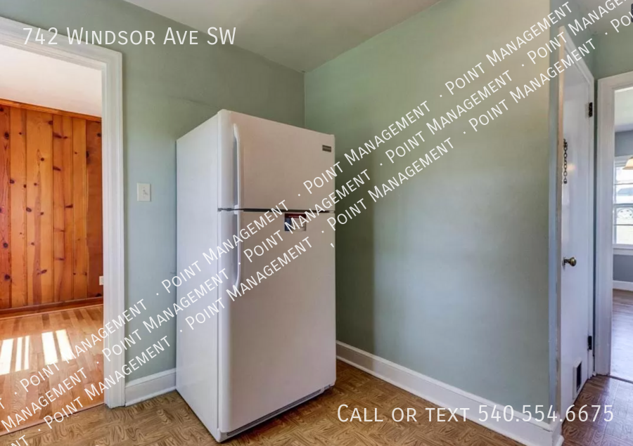 742 Windsor Ave Sw - Photo 6 of 17