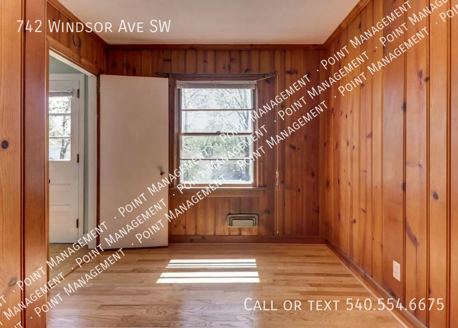 742 Windsor Ave Sw - Photo 7 of 17