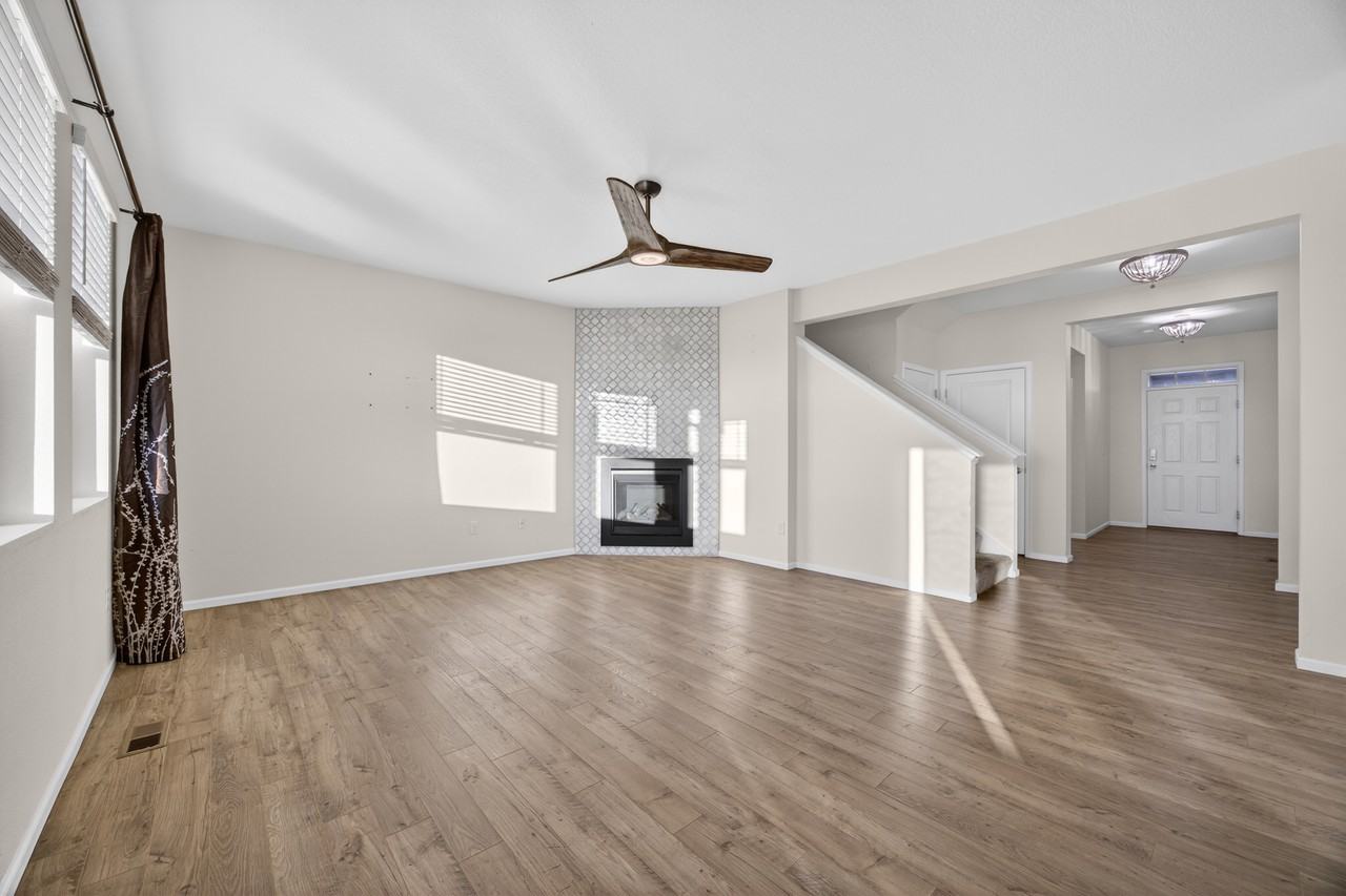 221 S Quantock St - Photo 4 of 26