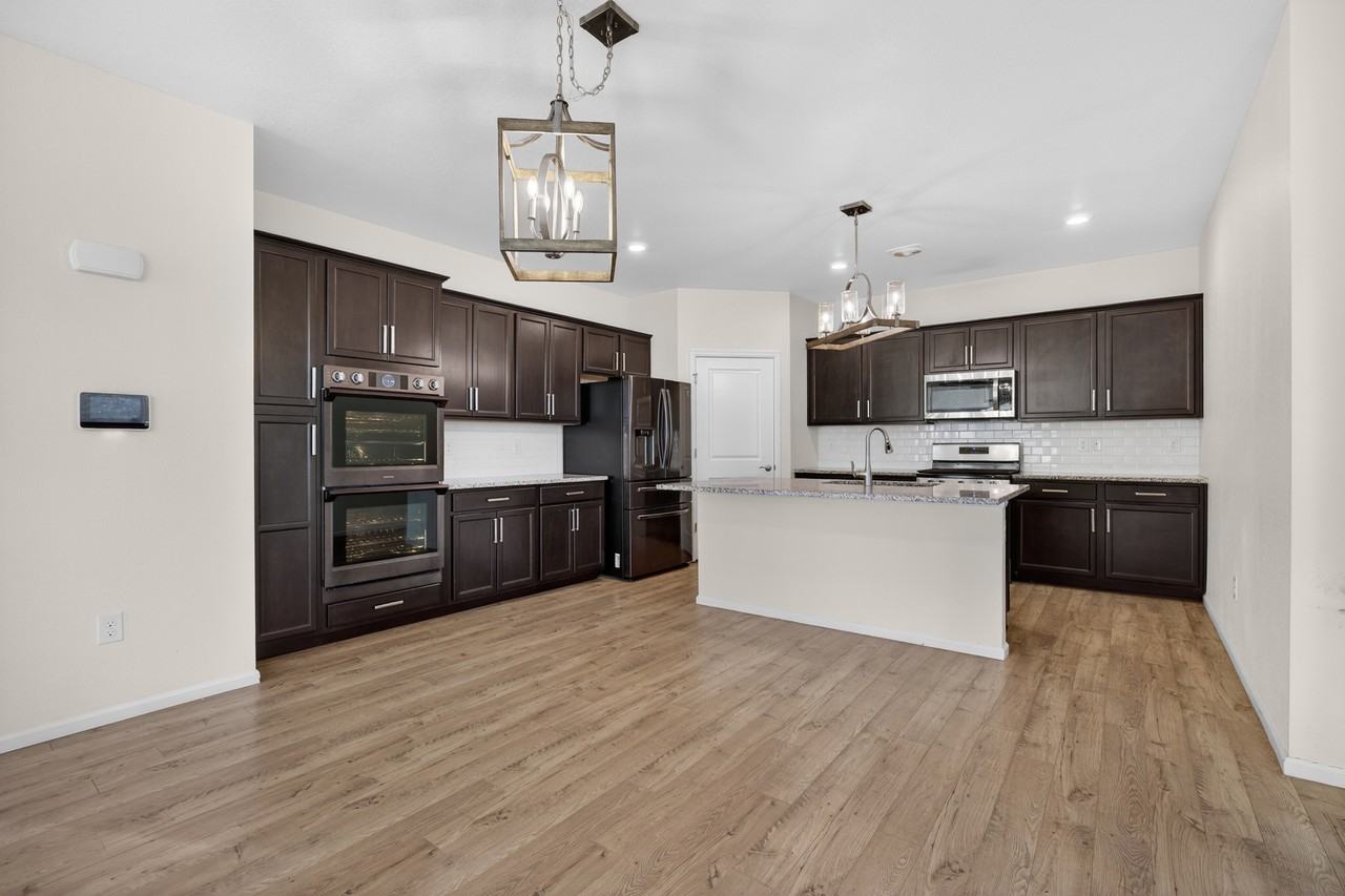 221 S Quantock St - Photo 7 of 26