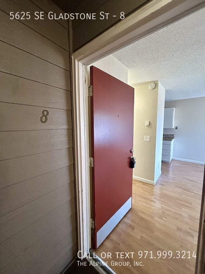 5625 Se Gladstone St #8 - Photo 4 of 17