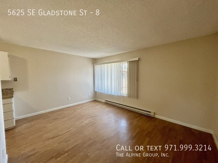 5625 Se Gladstone St #8 - Photo 5 of 17