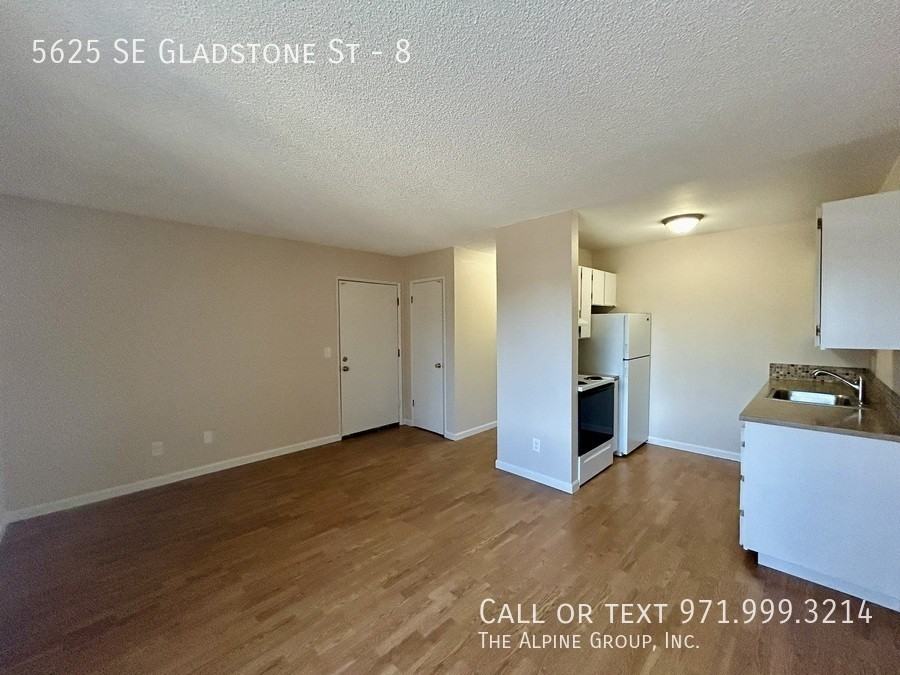 5625 Se Gladstone St #8 - Photo 6 of 17