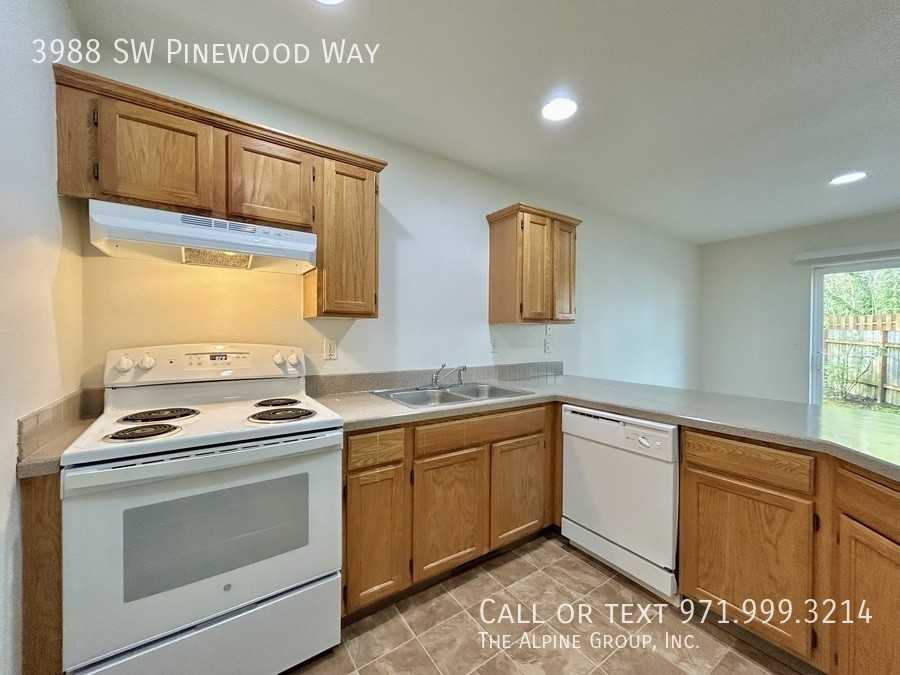 3988 Sw Pinewood Way - Photo 4 of 47