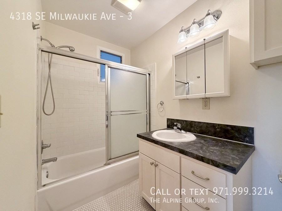 4318 Se Milwaukie Ave #3 - Photo 4 of 15