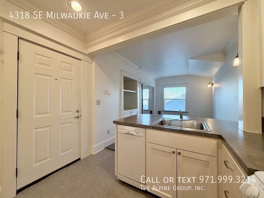 4318 Se Milwaukie Ave #3 - Photo 6 of 15