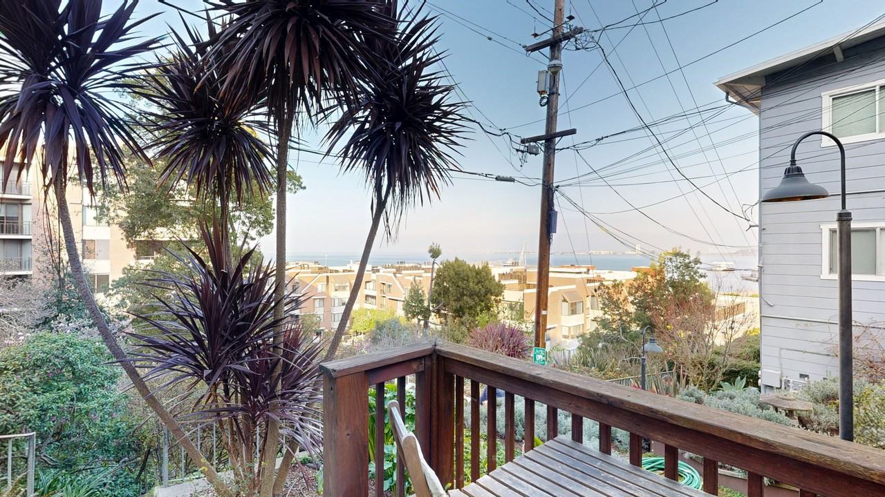 237 Greenwich St - Photo 6 of 13