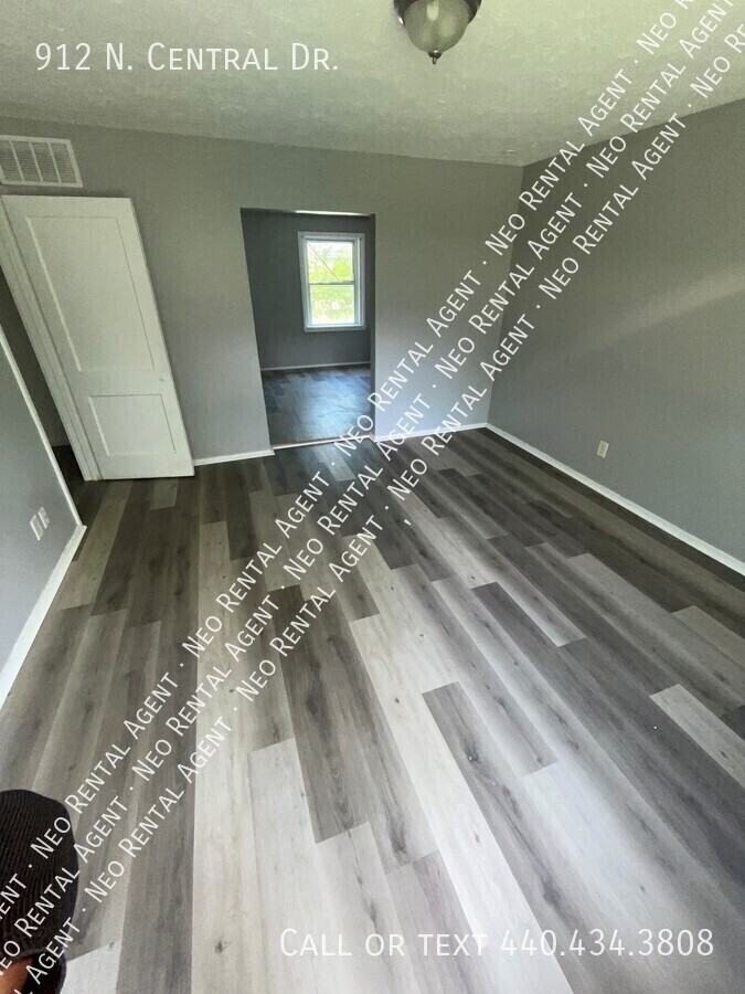 912 N Central Dr - Photo 2 of 5