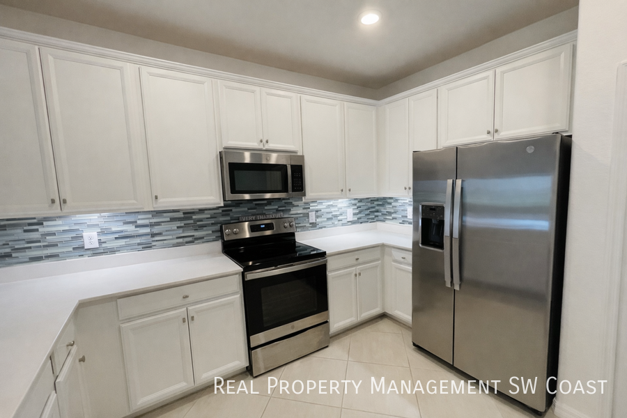 2555 Vine Ave - Photo 7 of 24