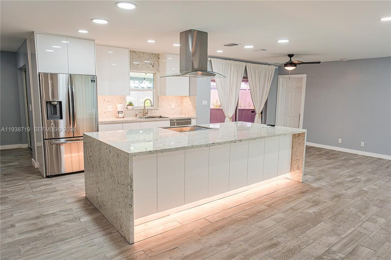 8107 Nw 74th Ave #8107 - Photo 2 of 50