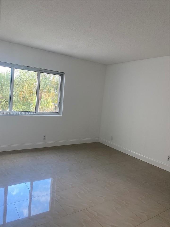 120 Lakeview Dr #120-314 - Photo 6 of 8