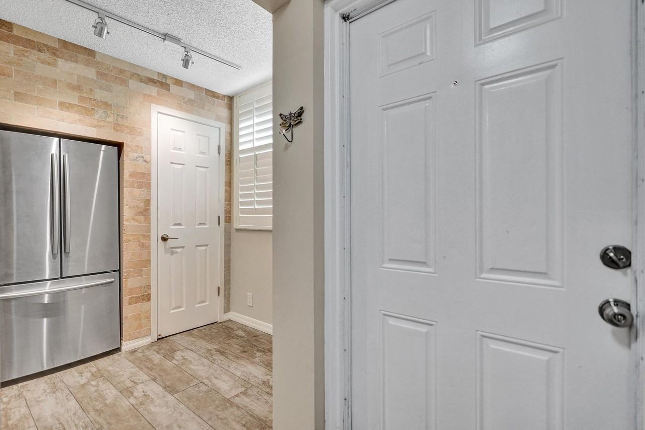 2070 Homewood Blvd #2070-214 - Photo 2 of 30