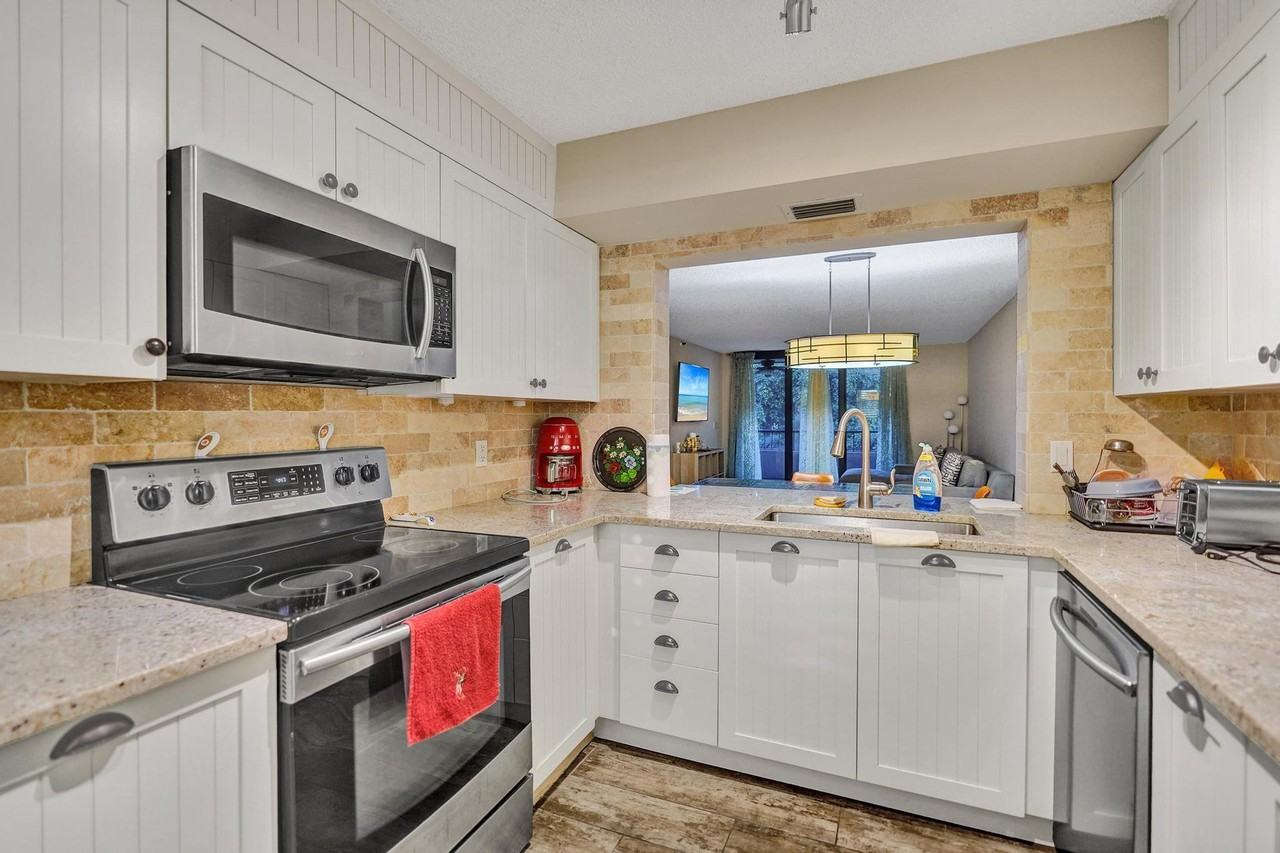 2070 Homewood Blvd #2070-214 - Photo 4 of 30